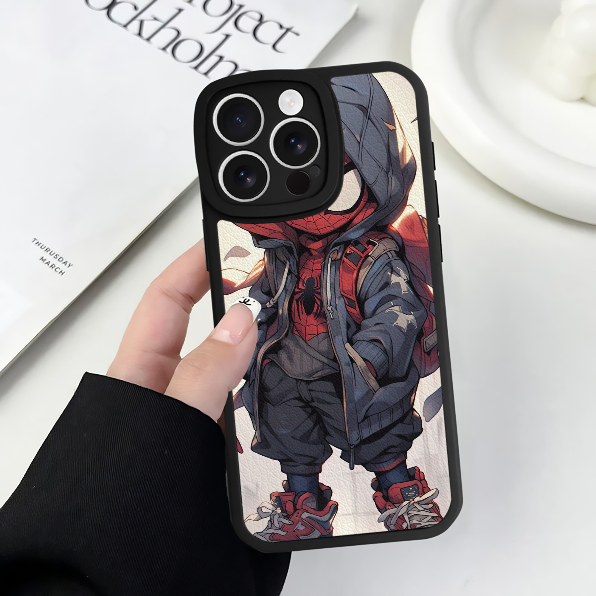 Spider Man スパイダーマン 【iPhone 16シリーズ対応】シリコンスマホケース（レザー調） 材質：シリコン